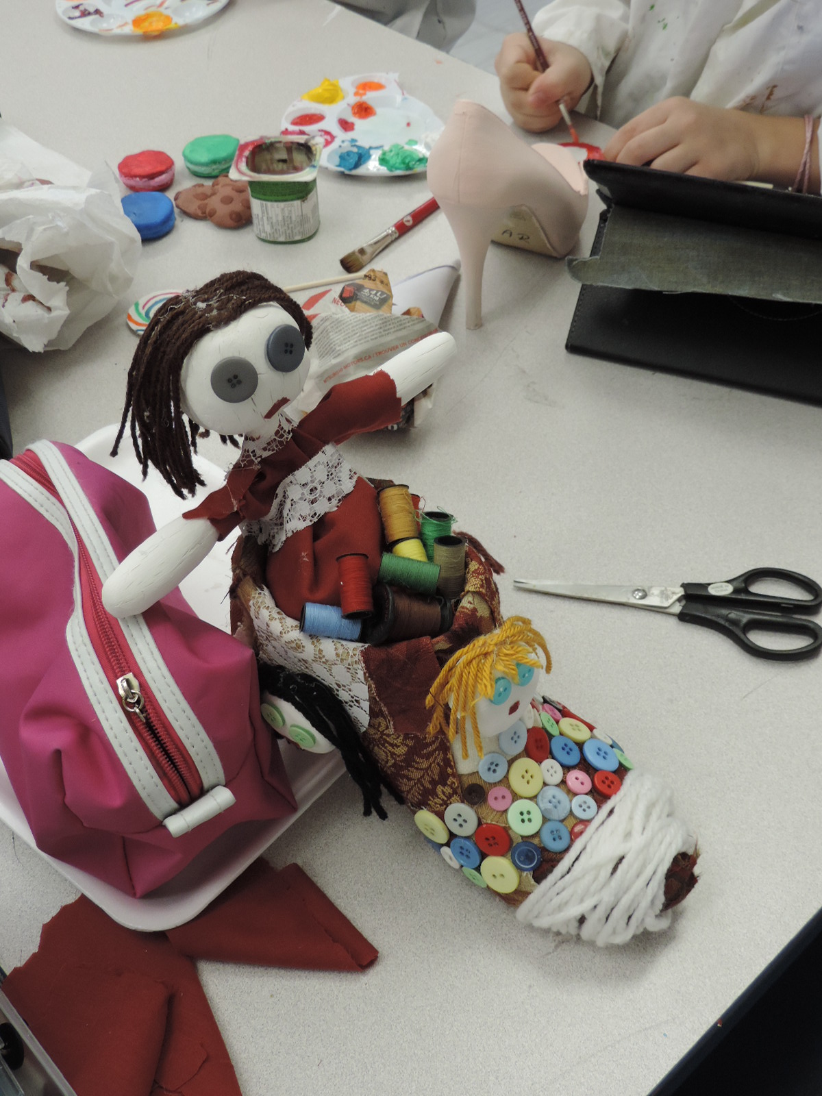 DES SCULPTURES À PARTIR DE CHAUSSURES EN 5E SECONDAIRE!