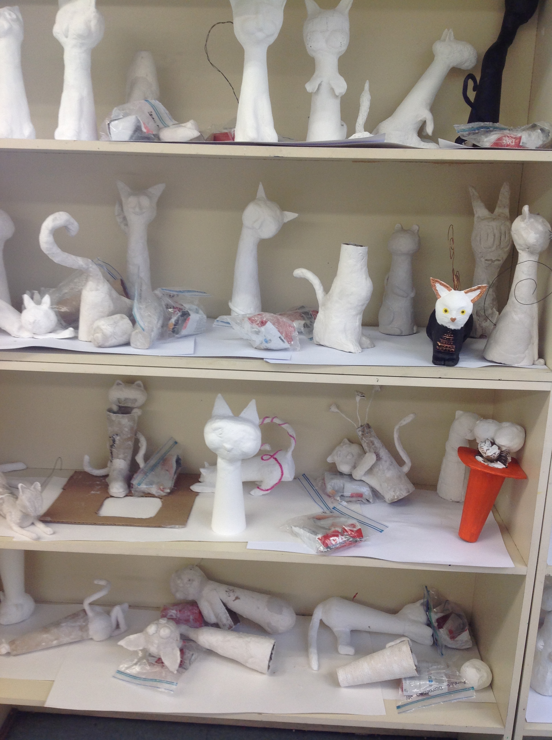 DES CHATS DÉCORATIFS EN QUATRIÈME SECONDAIRE!